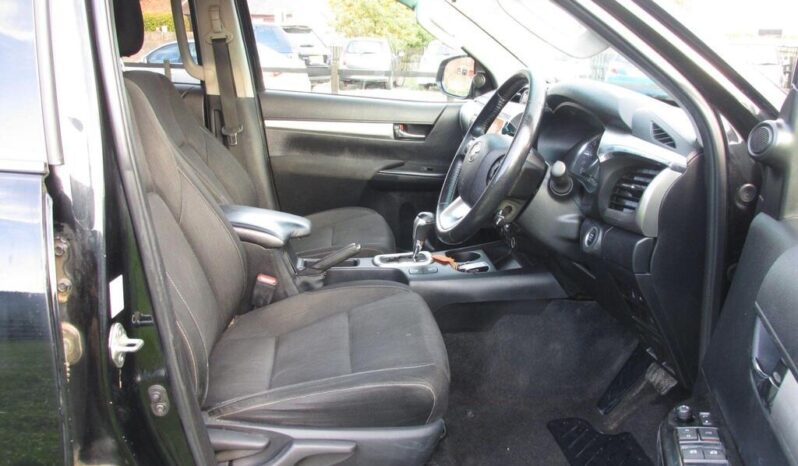 
Toyota Hilux 2.8 D-4D Invincible full									