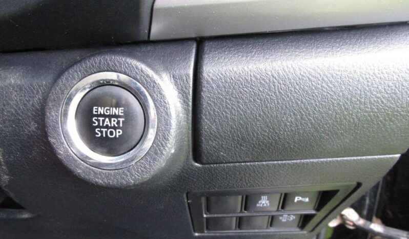 
Toyota Hilux 2.8 D-4D Invincible full									