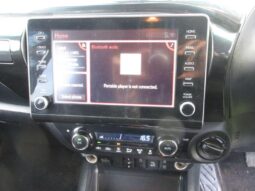 
Toyota Hilux 2.8 D-4D Invincible full									