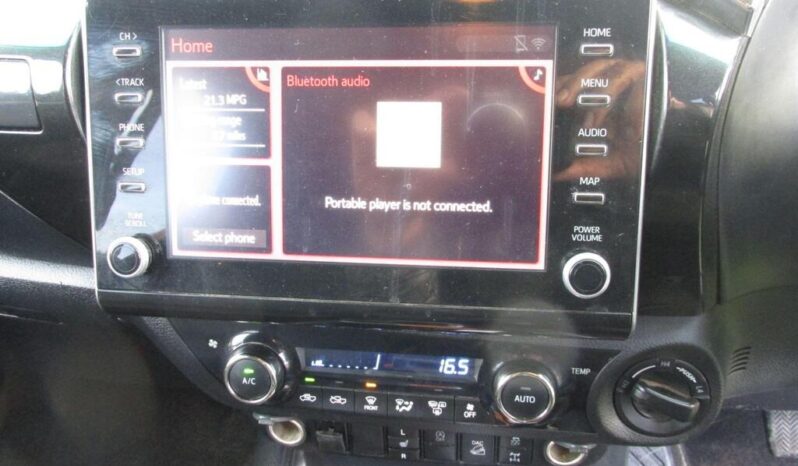 
Toyota Hilux 2.8 D-4D Invincible full									