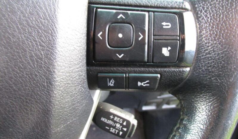 
Toyota Hilux 2.8 D-4D Invincible full									