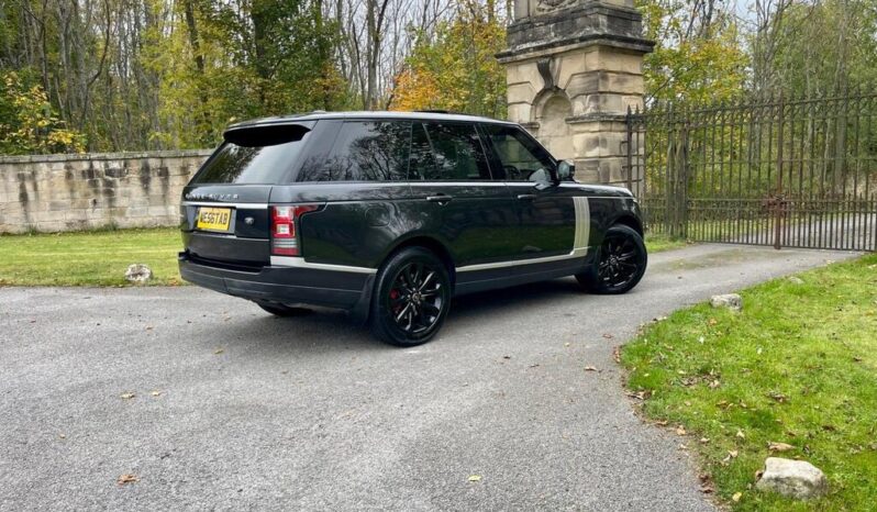 
Land Rover Range Rover 3.0 TD V6 Vogue full									