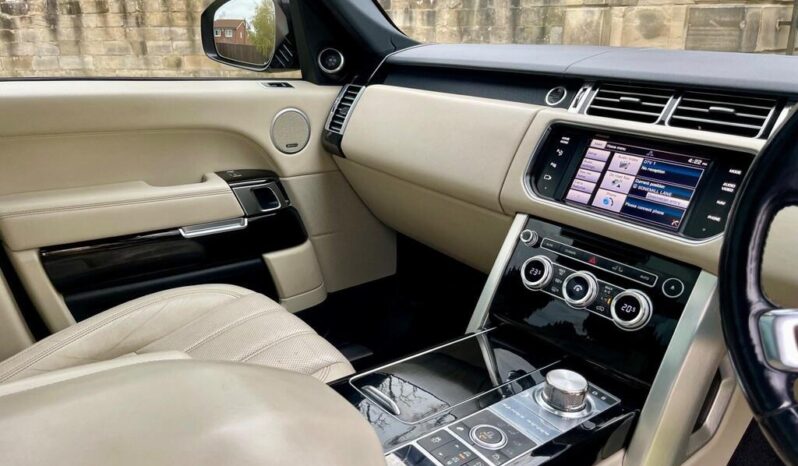 
Land Rover Range Rover 3.0 TD V6 Vogue full									