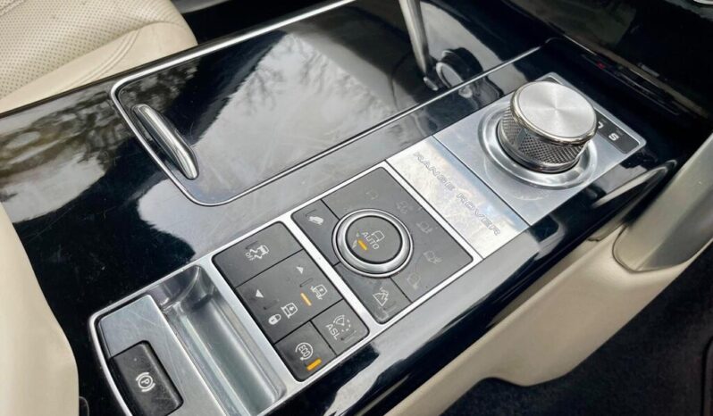 
Land Rover Range Rover 3.0 TD V6 Vogue full									