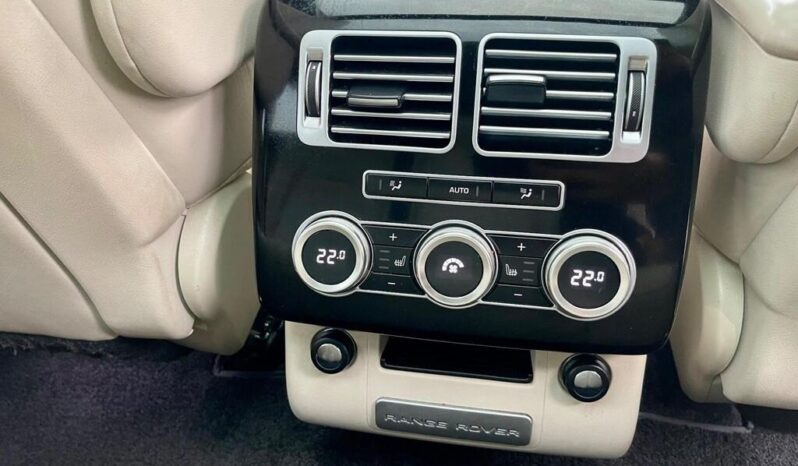 
Land Rover Range Rover 3.0 TD V6 Vogue full									