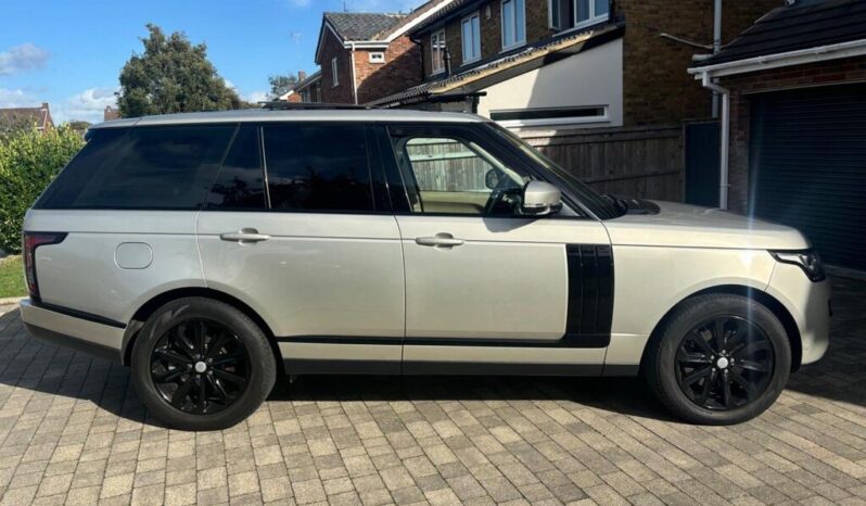 
Land Rover Range Rover 3.0 TD V6 Vogue Auto full									