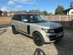 
Land Rover Range Rover 3.0 TD V6 Vogue Auto full									