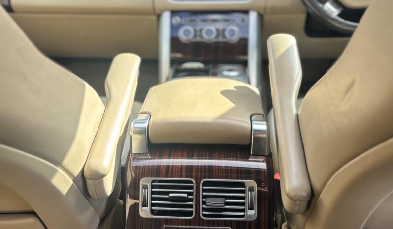 
Land Rover Range Rover 3.0 TD V6 Vogue Auto full									