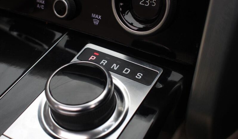 
Land Rover Range Rover 4.4 SD V8 Vogue full									