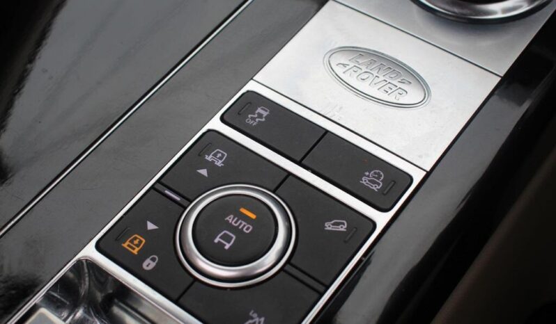 
Land Rover Range Rover 4.4 SD V8 Vogue full									