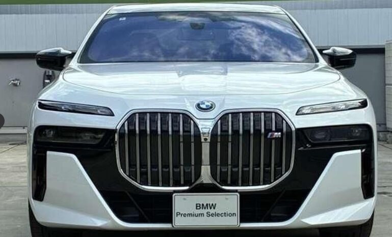 
BMW i7 M70 xDrive full									