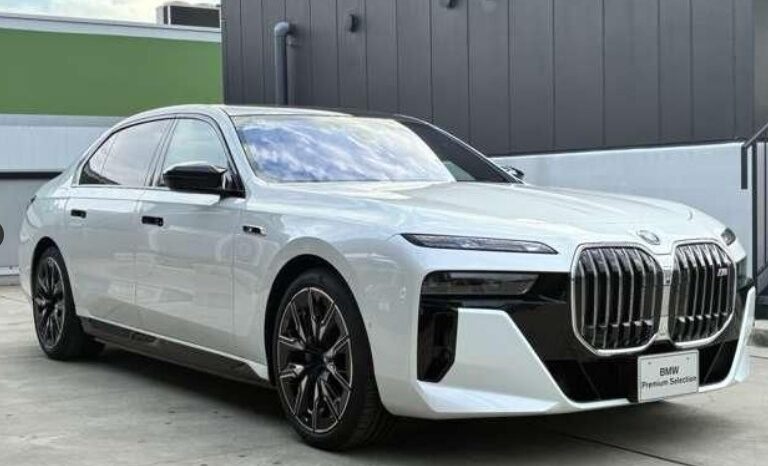 
BMW i7 M70 xDrive full									