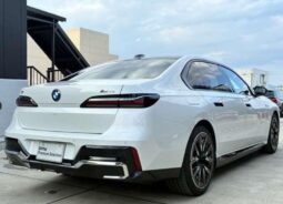
BMW i7 M70 xDrive full									