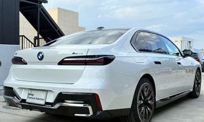 
BMW i7 M70 xDrive full									