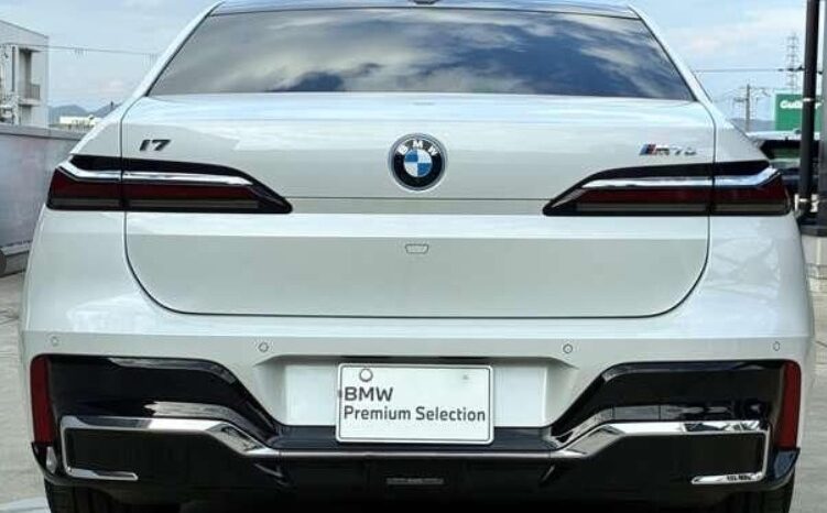 
BMW i7 M70 xDrive full									