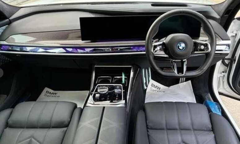 
BMW i7 M70 xDrive full									